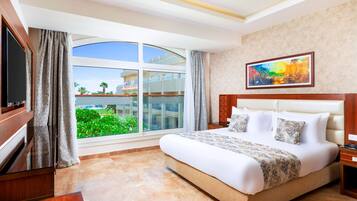 Royal Suite | Hypo-allergenic bedding, minibar, in-room safe, desk