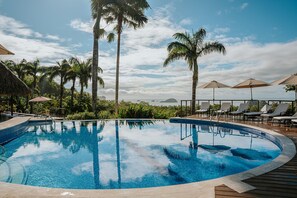 3 outdoor pools, open 7:00 AM to 7:00 PM, pool umbrellas, sun loungers - Parador Nature Resort and Spa (Quepos)