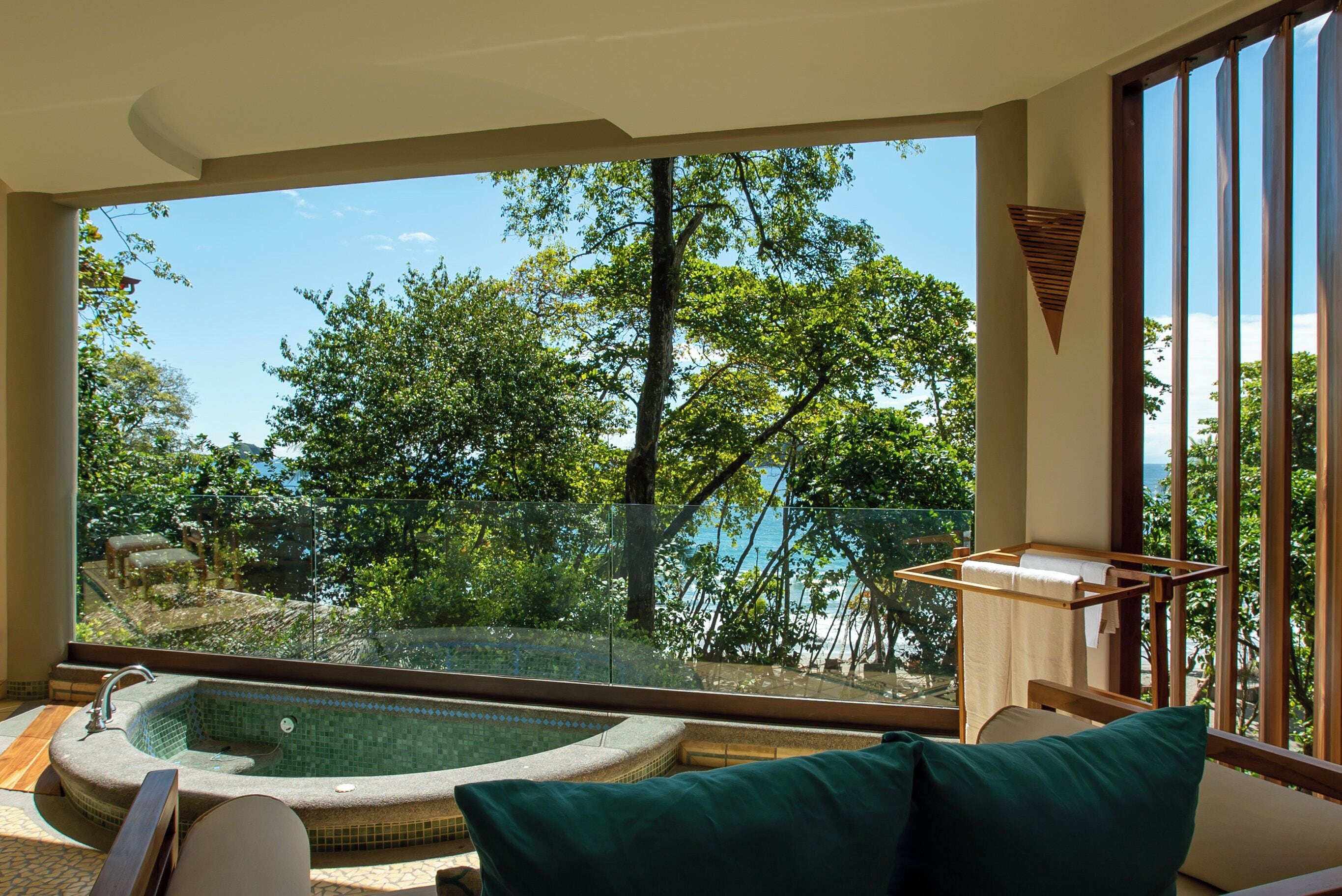 1 bedroom, minibar, in-room safe, desk