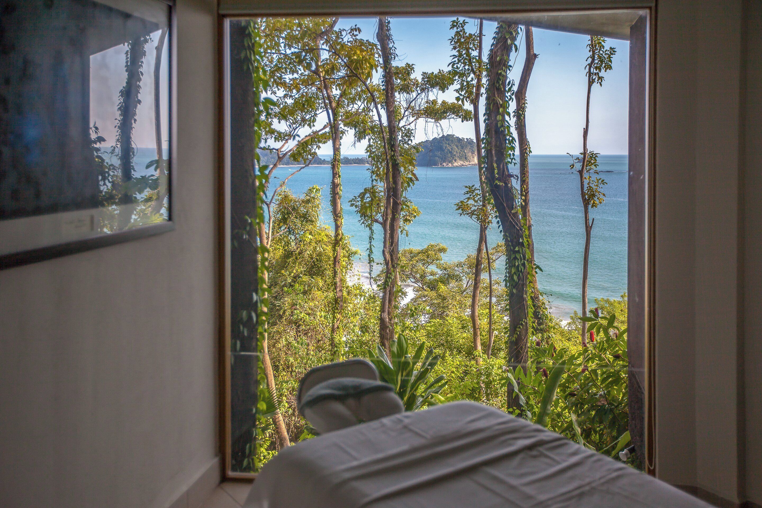 Parihoitohuone(ita), sauna, poreallas, vartalohoitoja, mutakylpyjä