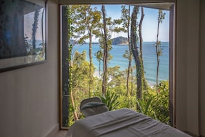 Couples treatment rooms, sauna, hot tub, body treatments, mud baths