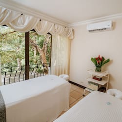 Couples treatment rooms, sauna, hot tub, body treatments, mud baths