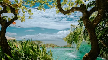 3 outdoor pools, open 7:00 AM to 7:00 PM, pool umbrellas, pool loungers