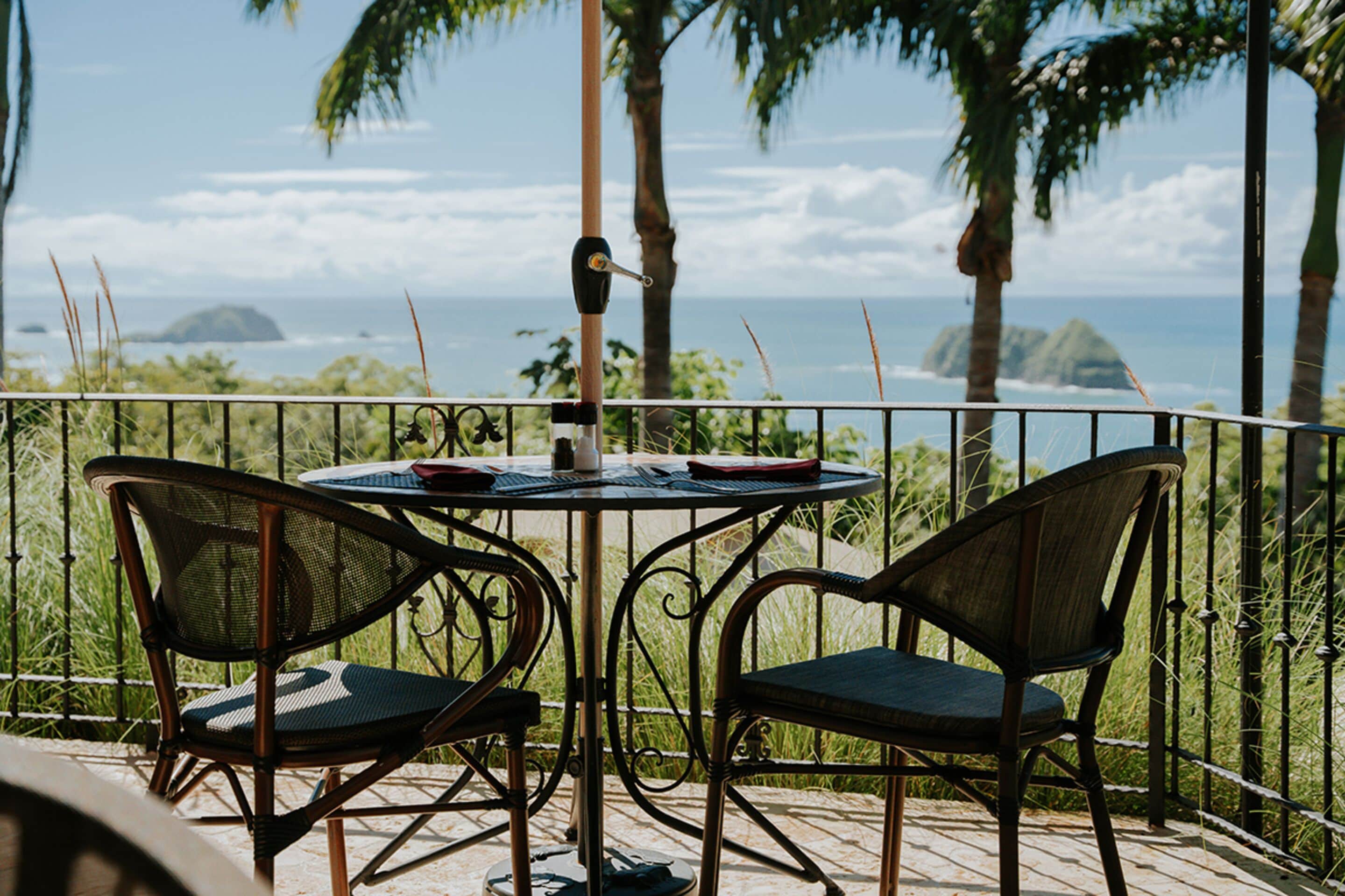 breakfast, lunch, dinner served; international cuisine, sea views