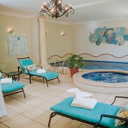 Couples treatment rooms, sauna, hot tub, body treatments, mud baths