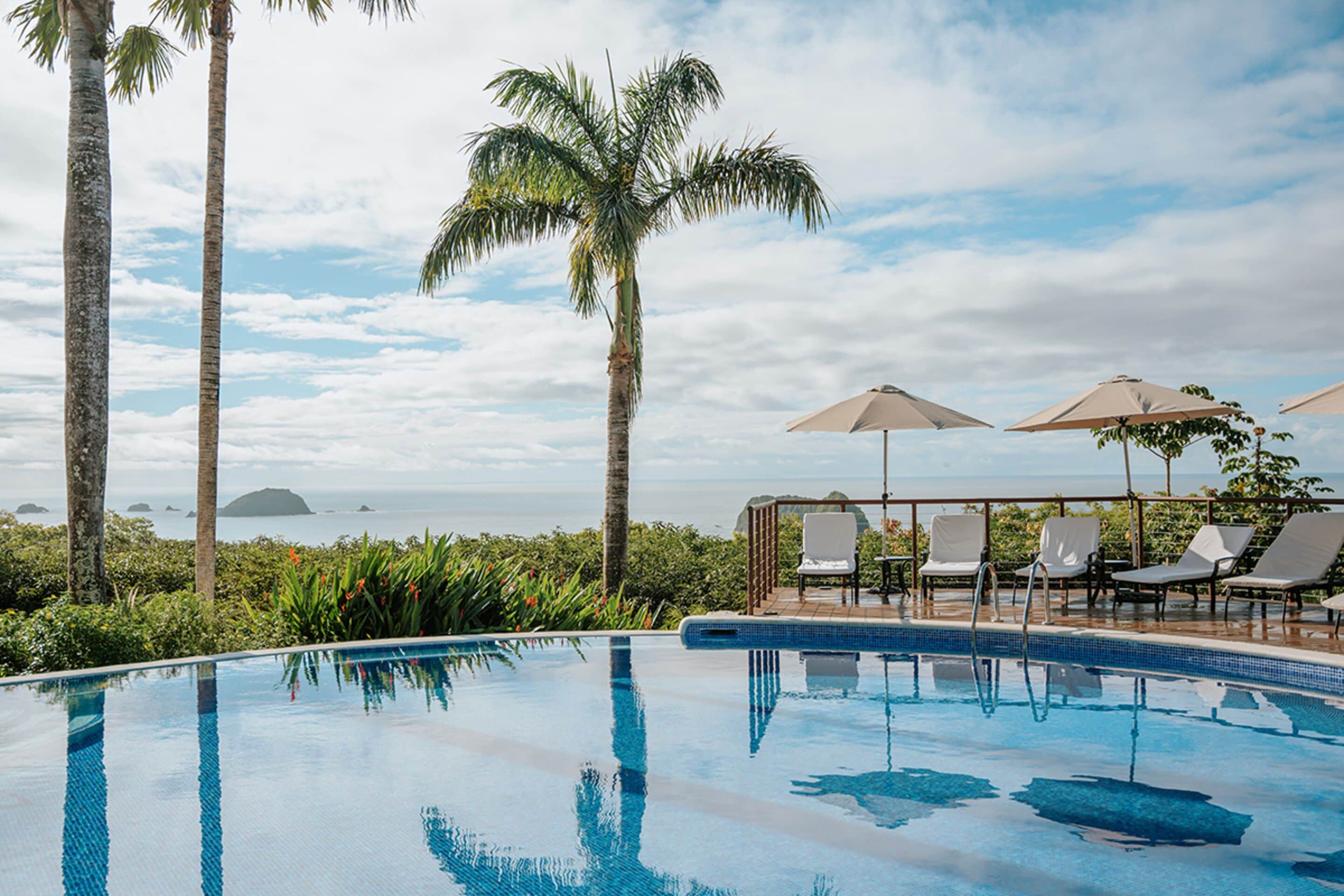 3 outdoor pools, open 7:00 am to 7:00 pm, pool umbrellas, pool loungers