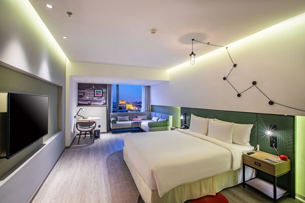 Edredón, caja de seguridad en la habitación y escritorio 