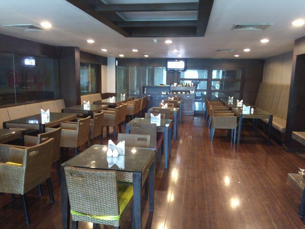 Restaurant - Hotel Saurabh Candy By Peppermint (Haldwani)