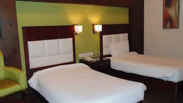 Superior Double or Twin Room, 2 Single Beds, Non Smoking, City View | Desk, iron/ironing board, rollaway beds, free WiFi