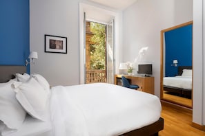 Minibar, in-room safe, desk, soundproofing