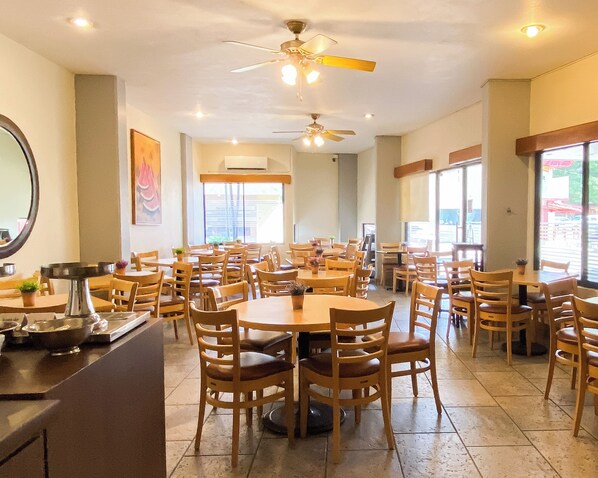 Breakfast, lunch and dinner served