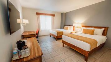 Standard Tek Büyük Yataklı Oda, 2 Çift Kişilik Yatak, Sigara İçilmez | Odada kasa, masa, ütü/ütü masası, portatif/ilave yatak