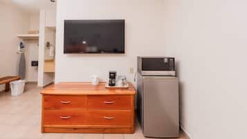 Suíte, 2 camas de casal, para não fumantes | Cofres nos quartos, escrivaninha, ferros/tábuas de passar roupa