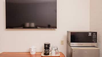 Suite, 2 lits doubles, non-fumeurs | Coffres-forts dans les chambres, bureau, fer et planche Ă  repasser