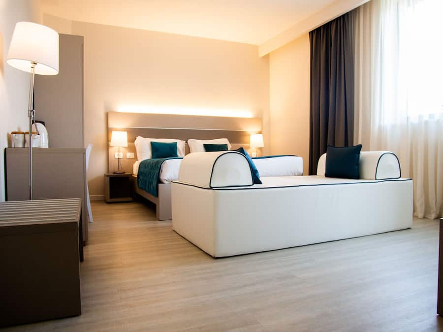 Deluxe Suite, Hot Tub | Down duvets, minibar, desk, blackout curtains