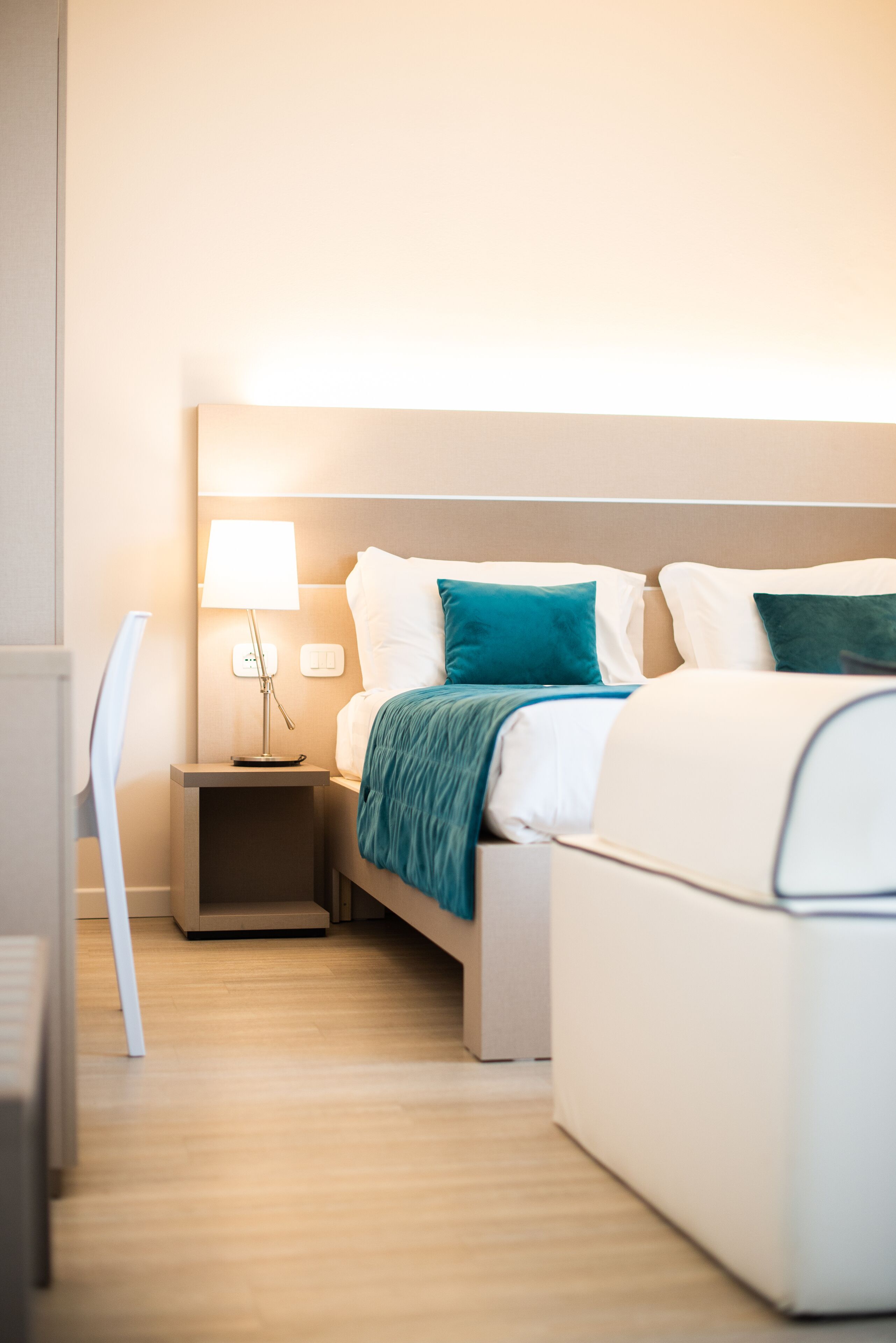 deluxe suite, hot tub | down duvets, minibar, desk, blackout curtains