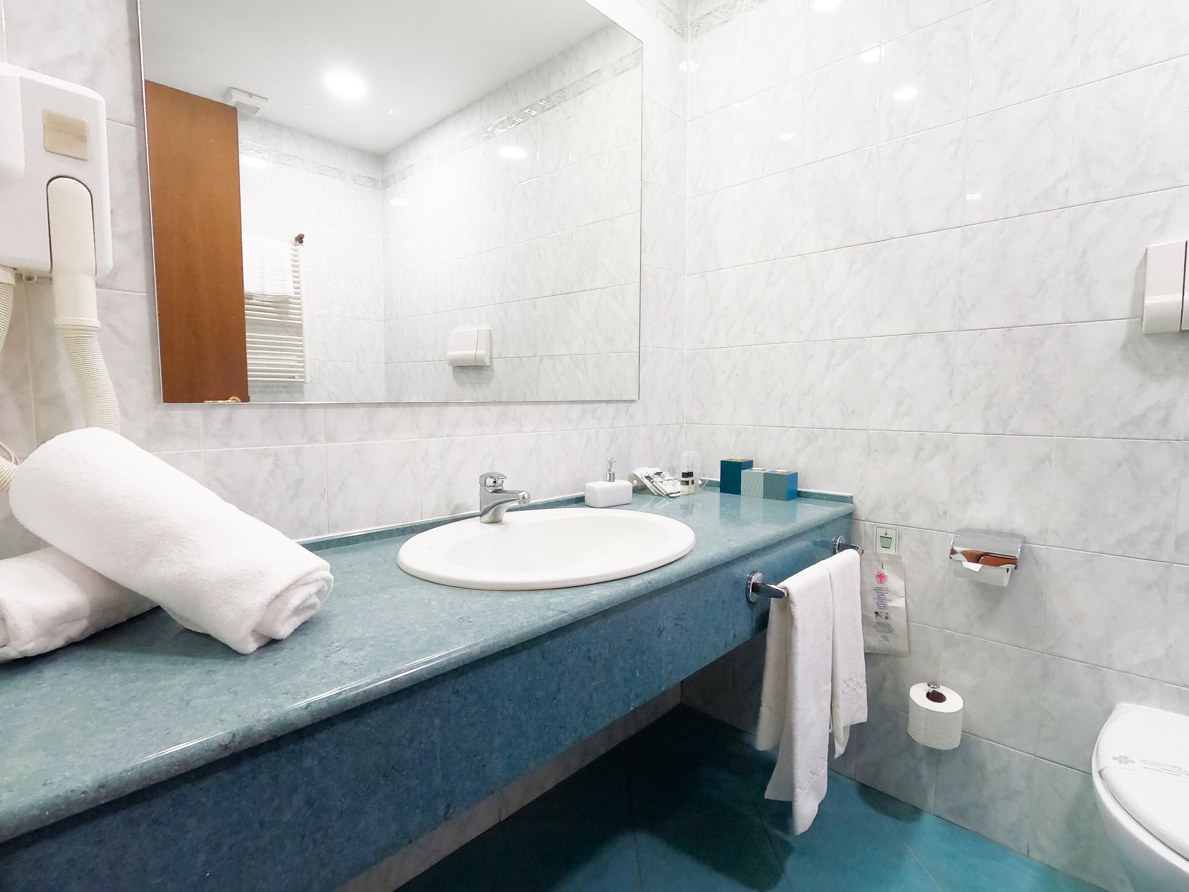 single room | room amenity