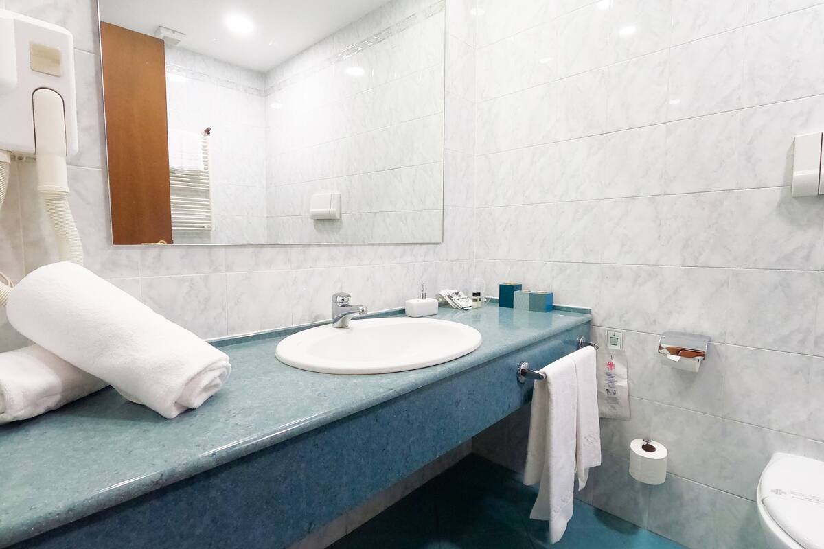 single room | room amenity