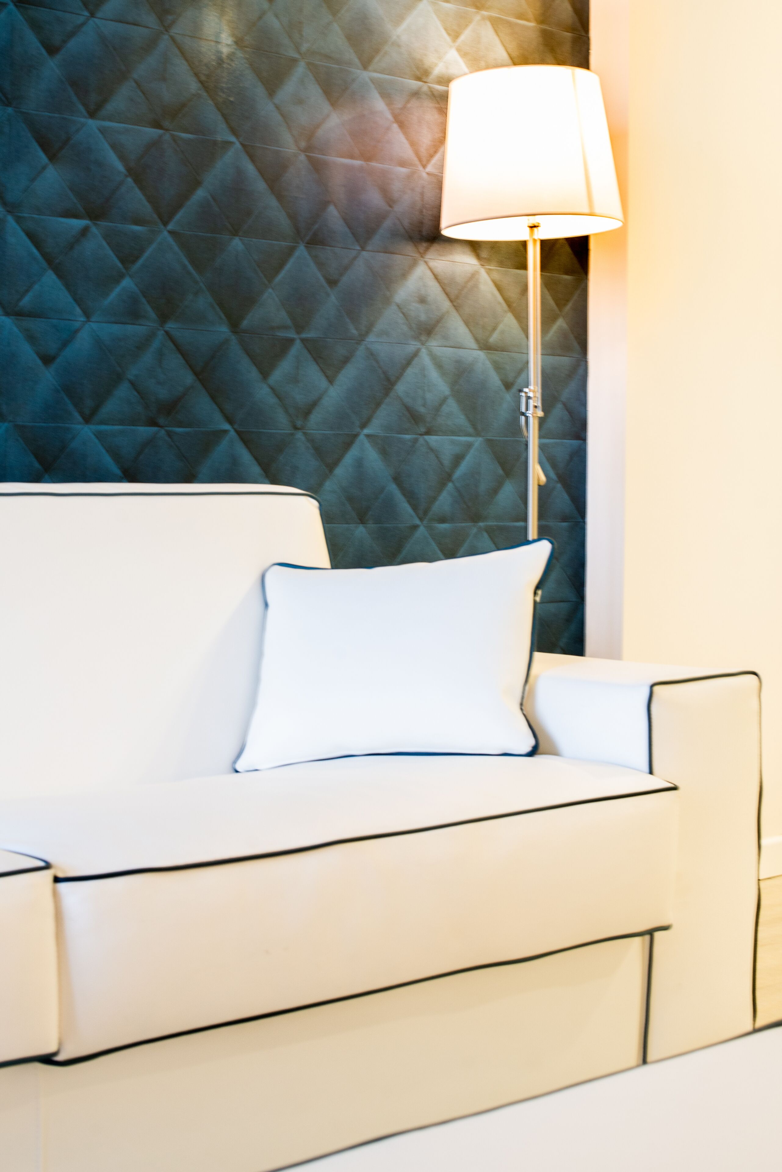 deluxe suite, hot tub | down duvets, minibar, desk, blackout curtains