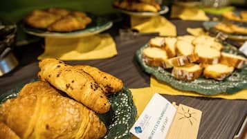 Petit déjeuner préparé sur commande (6.5 EUR par personne)