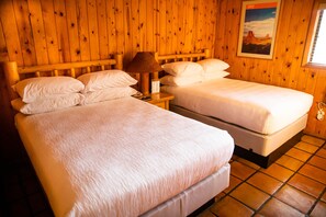 客房, 2 張標準雙人床 (Pet Friendly) | 客房內保險箱、熨斗/熨衣板、免費無線上網、床單