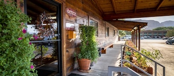 Red Stone Inn