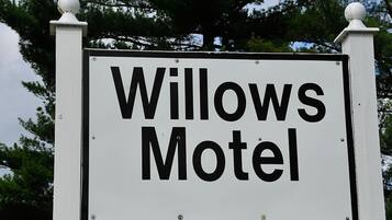 A sign for Willows Motel with a simple, clear font on a white background.