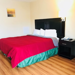Standard Room, 1 Queen Bed, Smoking | Desk, iron/ironing board, free WiFi, alarm clocks