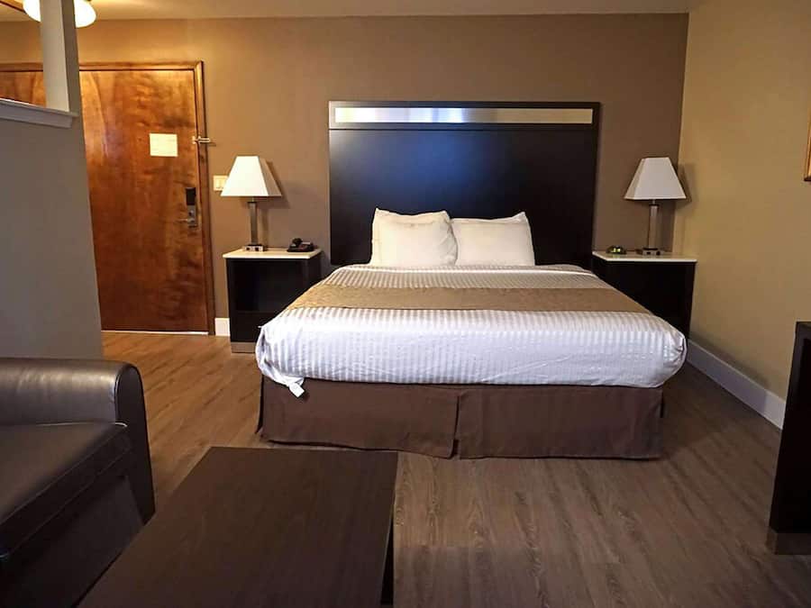 Skrivbord, strykjärn/strykbräda, gratis wi-fi och sängkläder