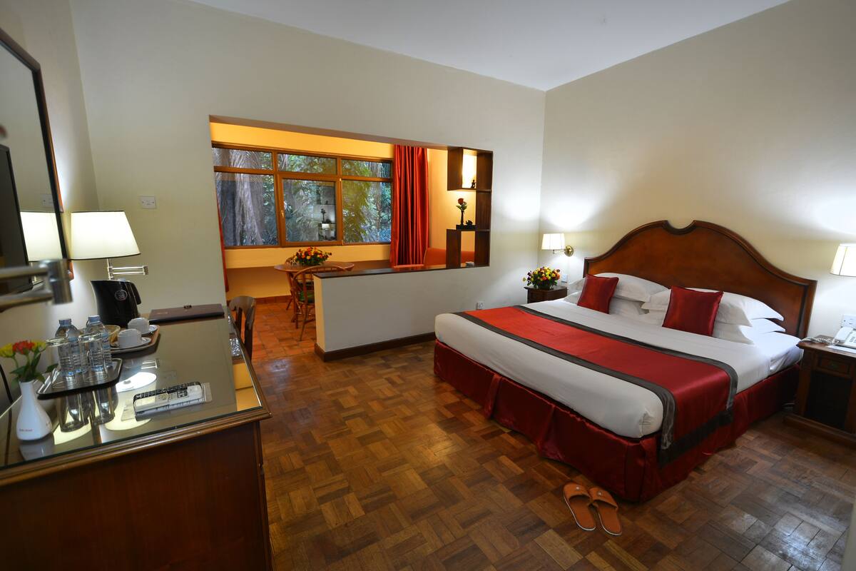 Deluxe Double Room | 1 bedroom, premium bedding, in-room safe, desk