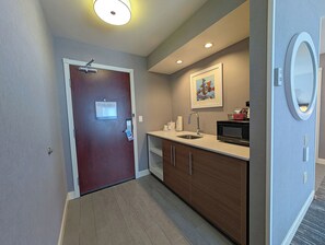 One king studio suite | In-room safe, iron/ironing board, free WiFi, bed sheets