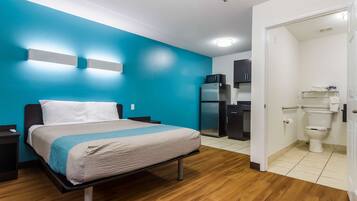 Individuell dekoriert, laptopgeeigneter Arbeitsplatz