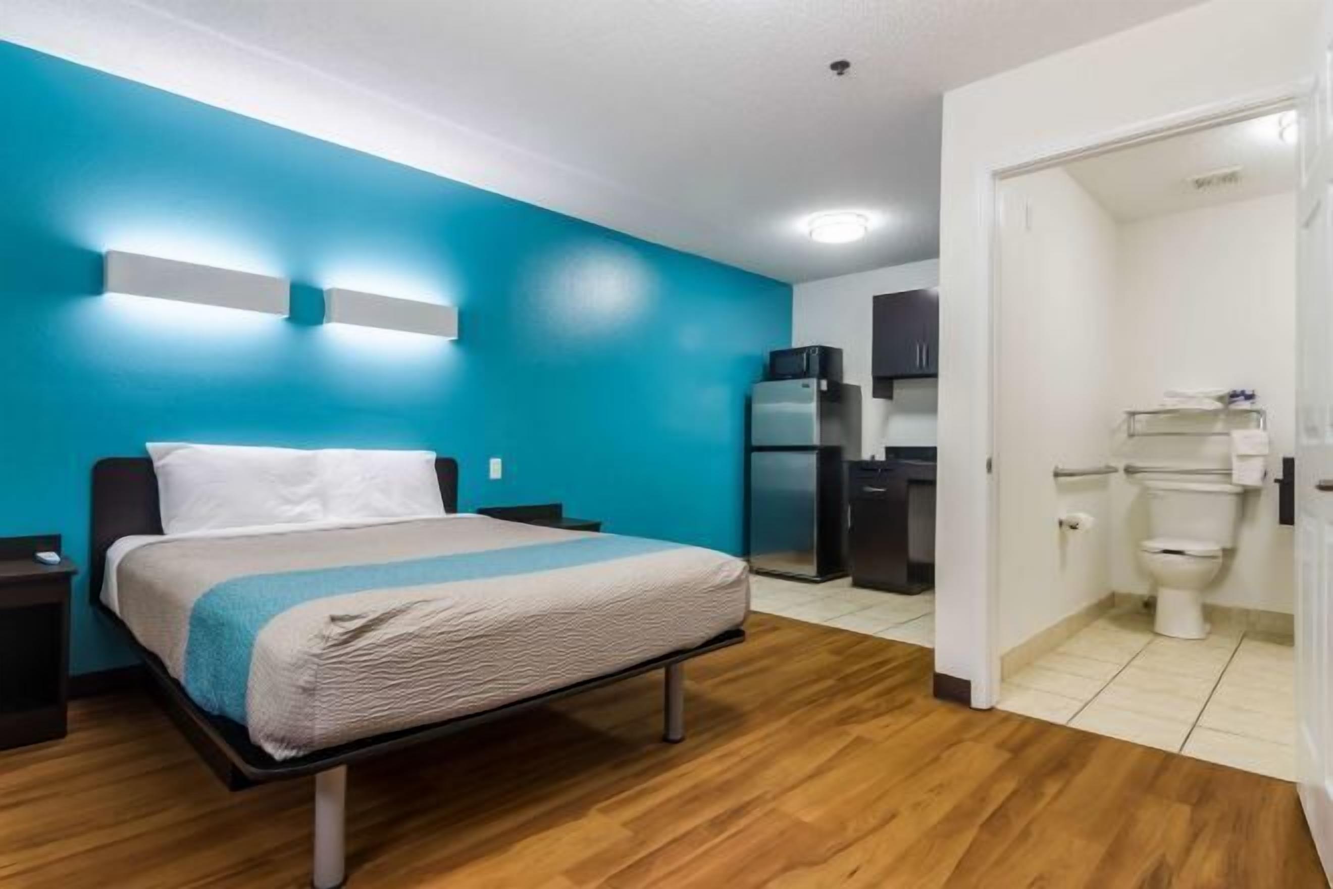 Individually decorated, laptop workspace, iron/ironing board, free WiFi