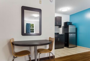 Refrigerador con freezer, microondas