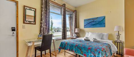 Superior Room, 1 Queen Bed, Private Bathroom | Individually decorated, individually furnished, free WiFi, bed sheets