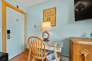 Double Room, 1 Double Bed, Shared Bathroom | Individually decorated, individually furnished, free WiFi, bed sheets