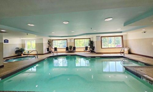 Holiday Inn Express & Suites Rochester by IHG