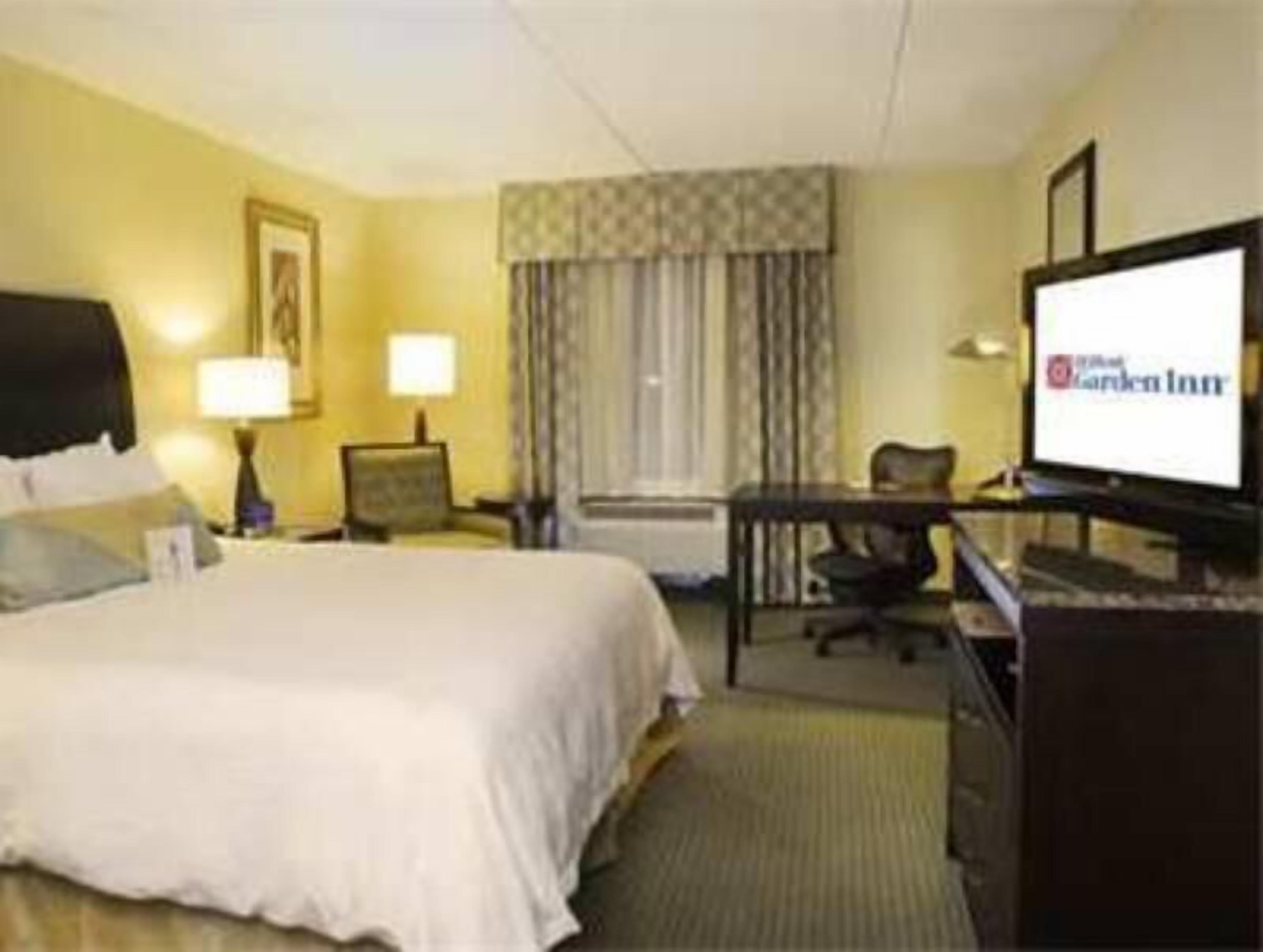 In-room safe, desk, laptop workspace, iron/ironing board