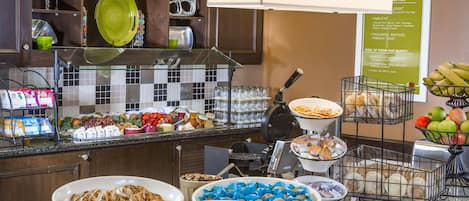 Petit déjeuner et dßner servis sur place, spécialités Cuisine américaine
