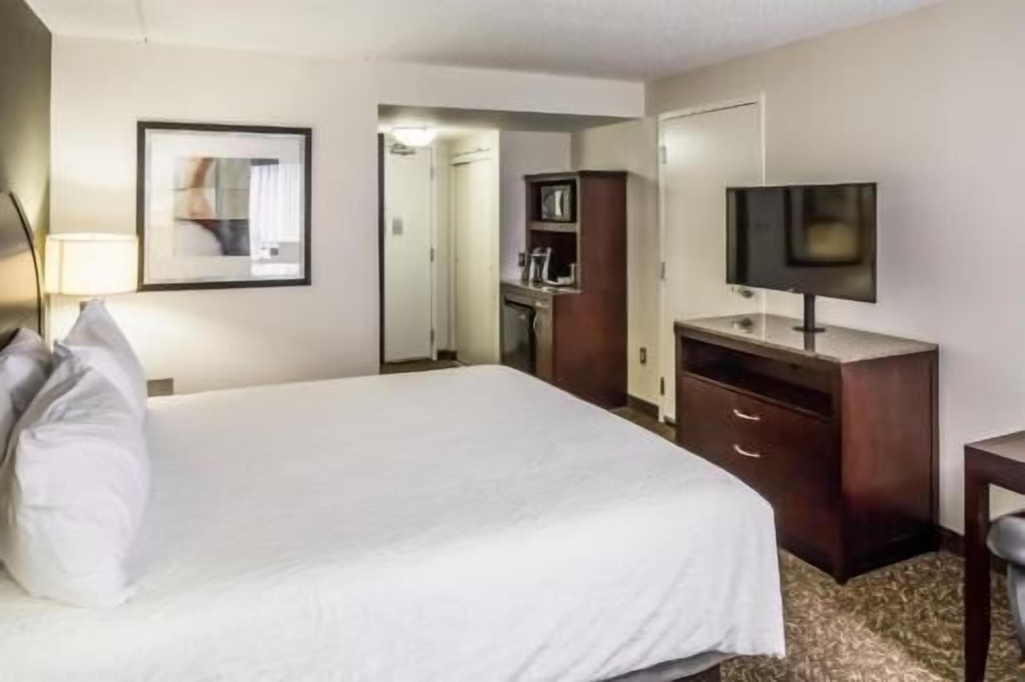 In-room safe, desk, laptop workspace, iron/ironing board