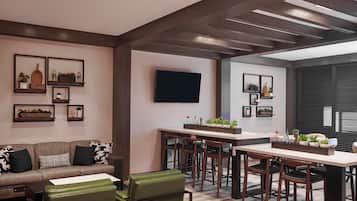Una sala de estar moderna con un sofá, sillas, un televisor y estantes montados en la pared con plantas y objetos decorativos.