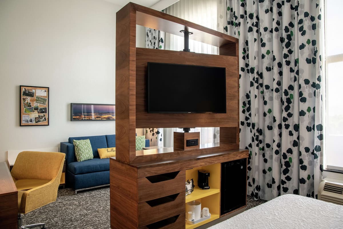 One Kn Acc Tub Studio Nosmok | Blackout drapes, iron/ironing board, free WiFi, bed sheets