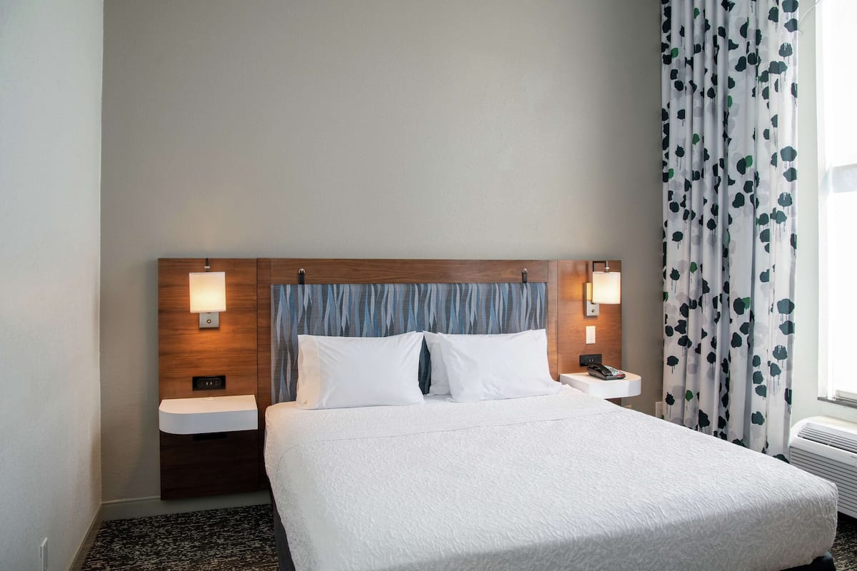 Studio, 1 King Bed, Accessible, Non Smoking | Blackout drapes, iron/ironing board, free WiFi, bed sheets