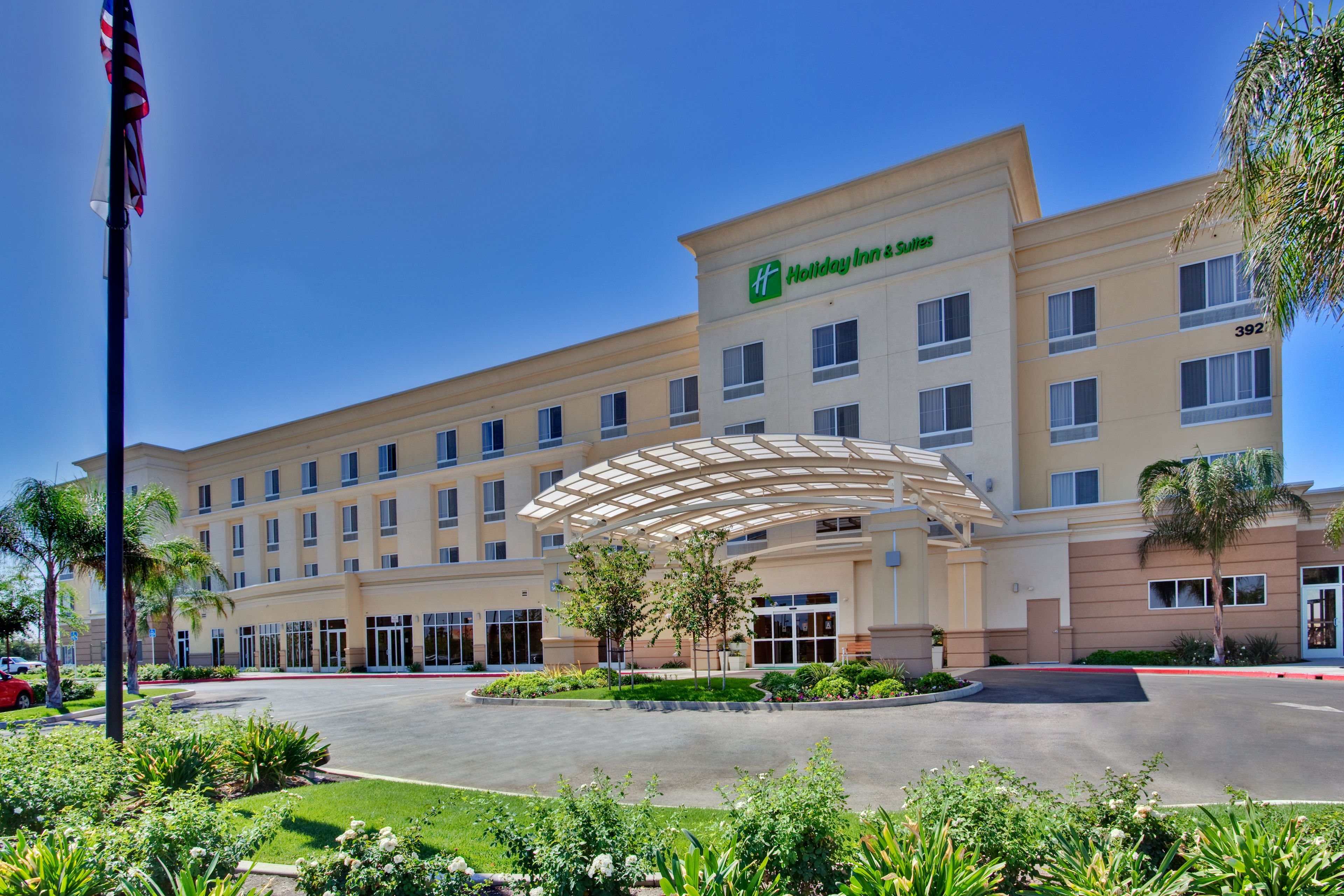 Photo - Holiday Inn & Suites Bakersfield by IHG