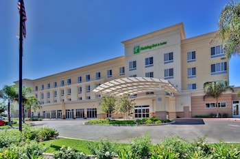 Holiday Inn & Suites Bakersfield by IHG