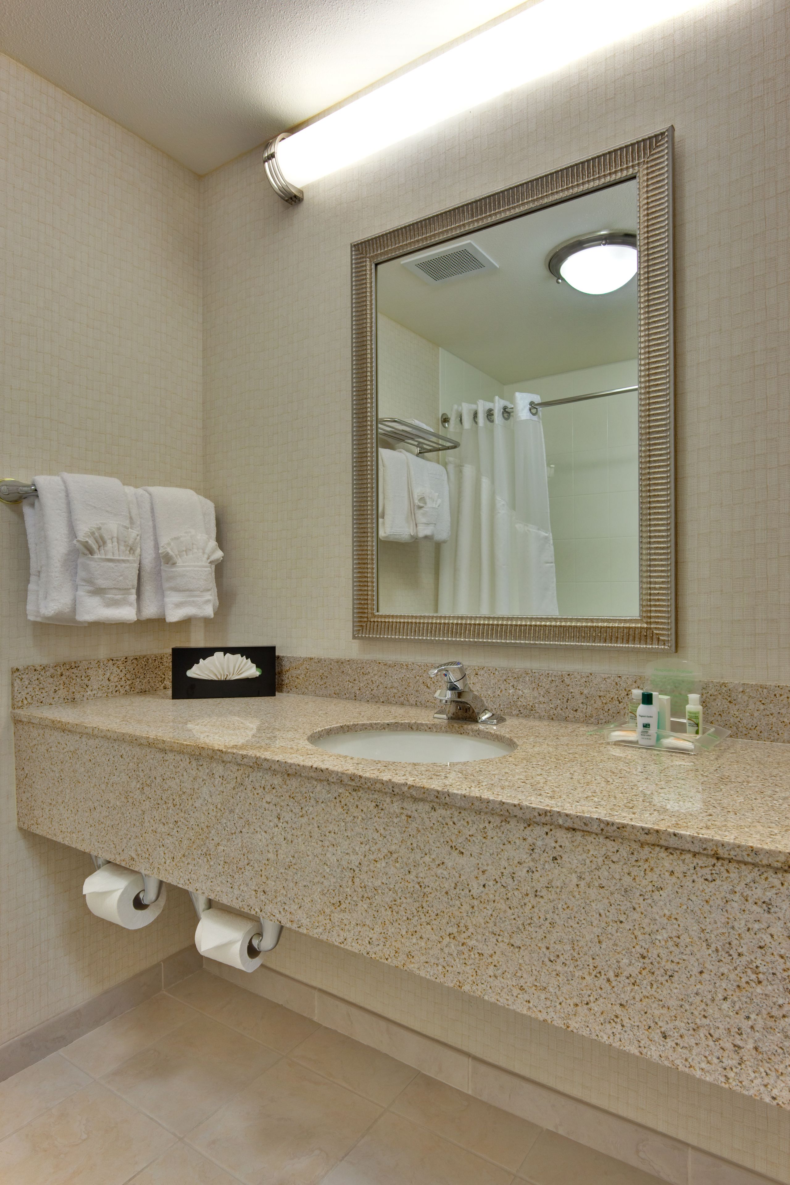 Photo - Holiday Inn & Suites Bakersfield by IHG