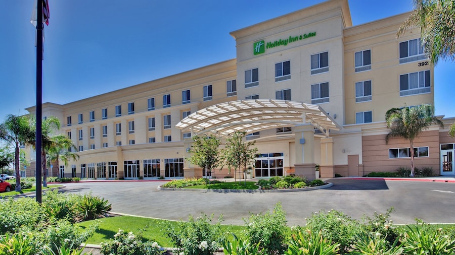 Holiday Inn & Suites Bakersfield by IHG
