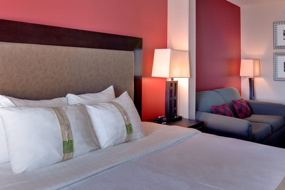 Desk, blackout drapes, iron/ironing board, free WiFi