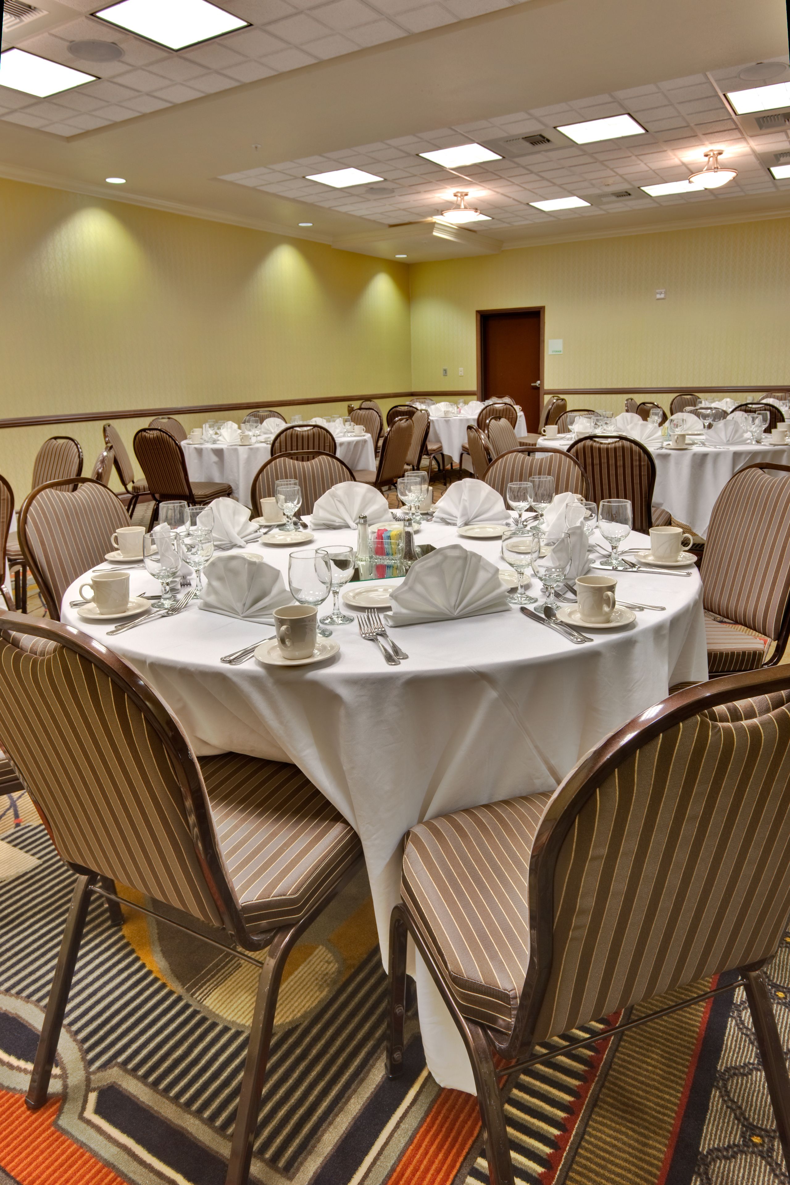 Foto - Holiday Inn & Suites Bakersfield by IHG
