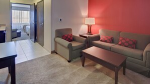 Suite, 1 soverom | Skrivebord, blendingsgardiner, strykejern/-brett og wi-fi (inkludert)